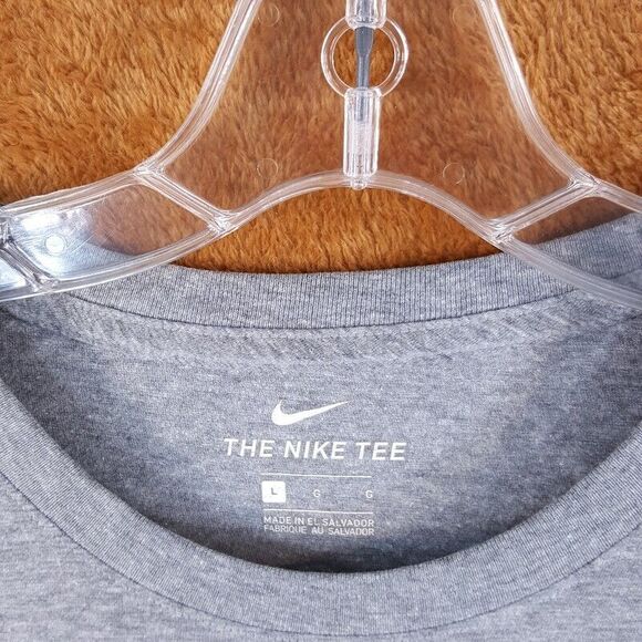 NIKE Mens Shirt Large Gray Pullover Crewneck Logo Red Swoosh Short Sleeve Casual - Picture 2 of 7